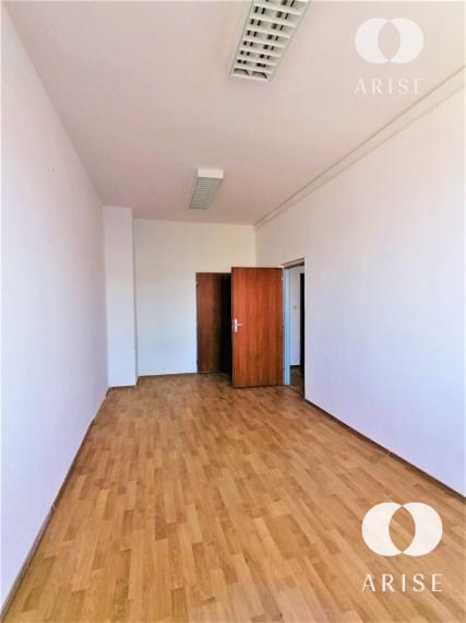 Na prenájom rôzne veľkosti kanc. priestorov v Novom Meste s výborným parkovaním