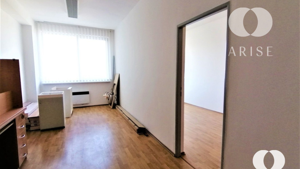 Na prenájom rôzne veľkosti kanc. priestorov v Novom Meste s výborným parkovaním