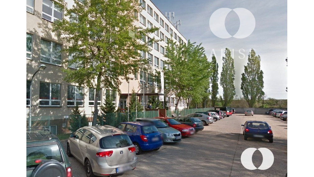 Na prenájom rôzne veľkosti kanc. priestorov v Novom Meste s výborným parkovaním