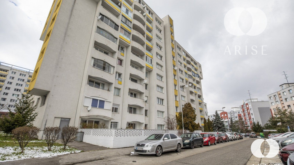 PREDANÉ!  Príjemný 3 izbový byt v Bratislave- Karlová Ves.