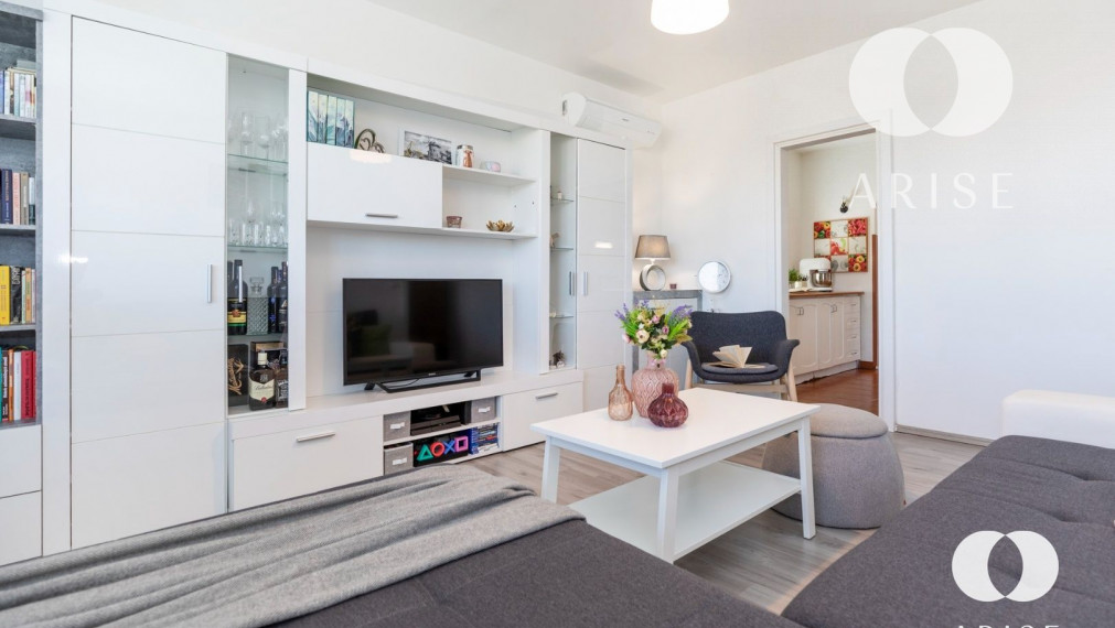 PREDANÉ! Príjemne svetlý byt s veľkou loggiou