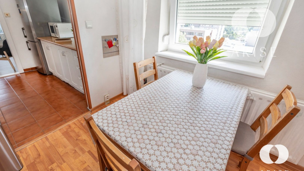 PREDANÉ! Príjemne svetlý byt s veľkou loggiou