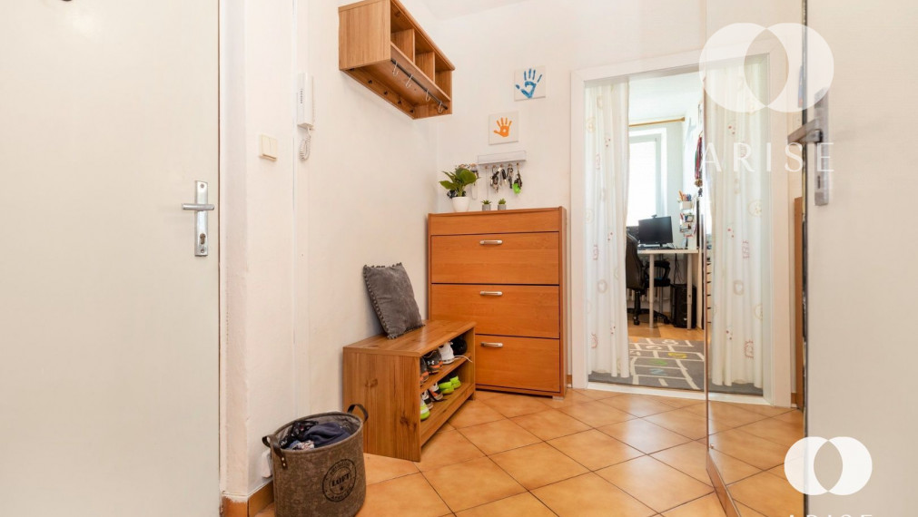 PREDANÉ! Príjemne svetlý byt s veľkou loggiou