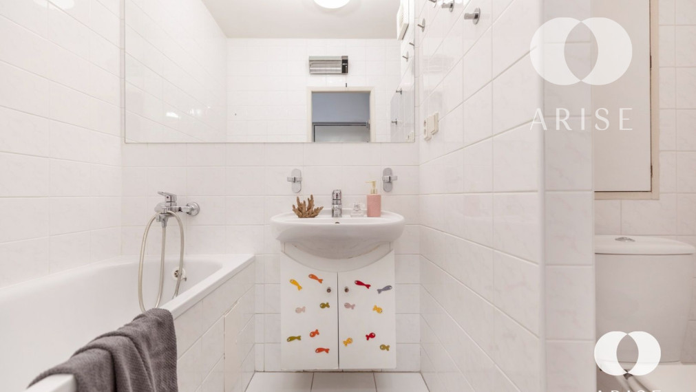 PREDANÉ! Príjemne svetlý byt s veľkou loggiou