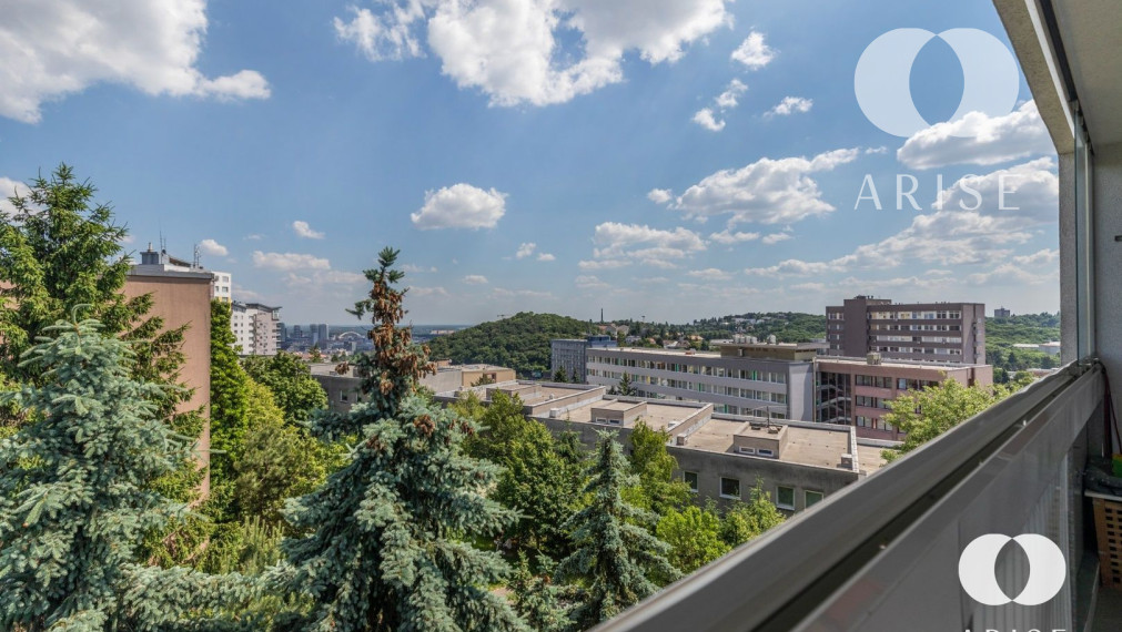 PREDANÉ! Príjemne svetlý byt s veľkou loggiou