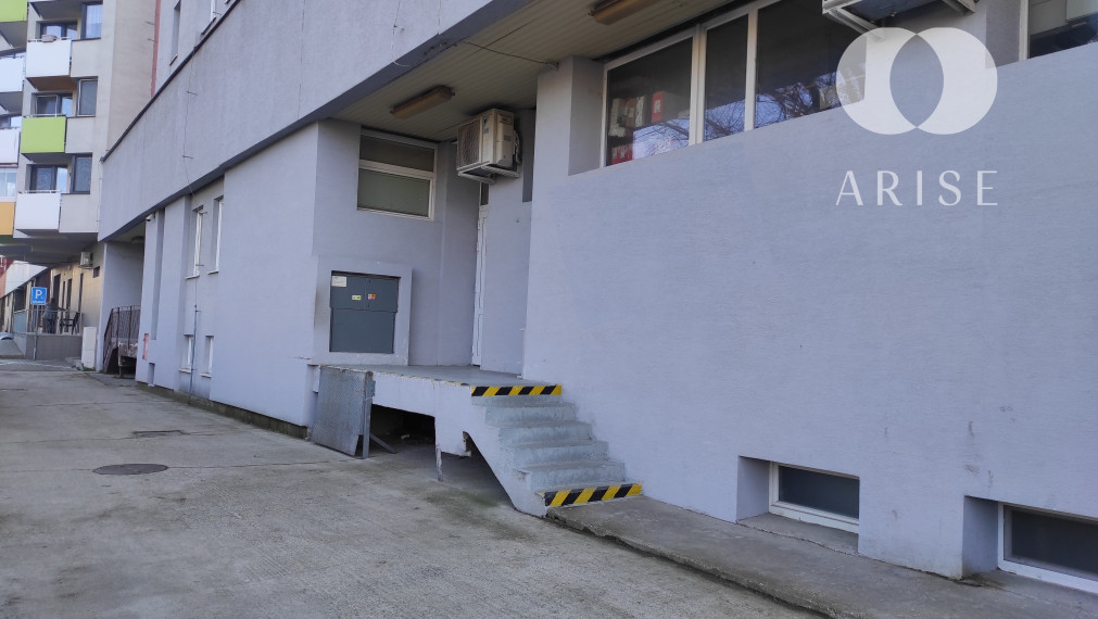 Obchodný a skladový priestor predaj /prenájom. Voľný ihneď!