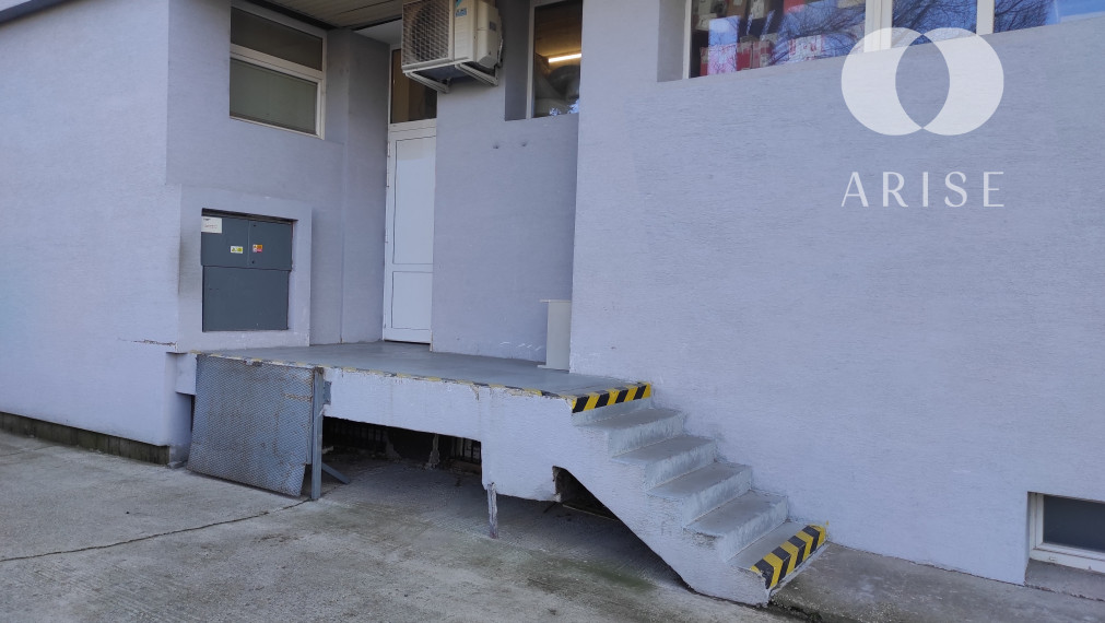 Obchodný a skladový priestor predaj /prenájom. Voľný ihneď!