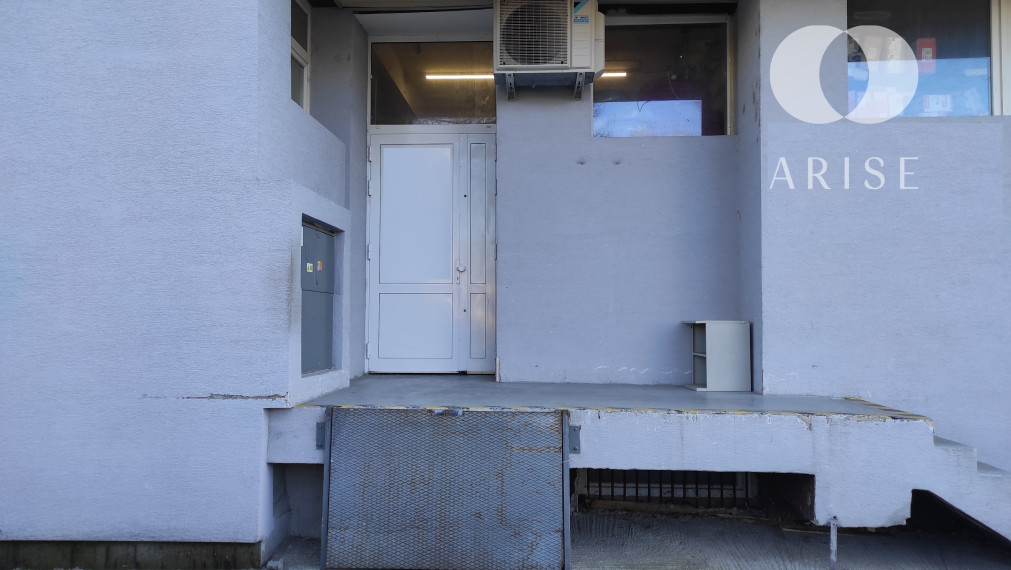 Obchodný a skladový priestor predaj /prenájom. Voľný ihneď!