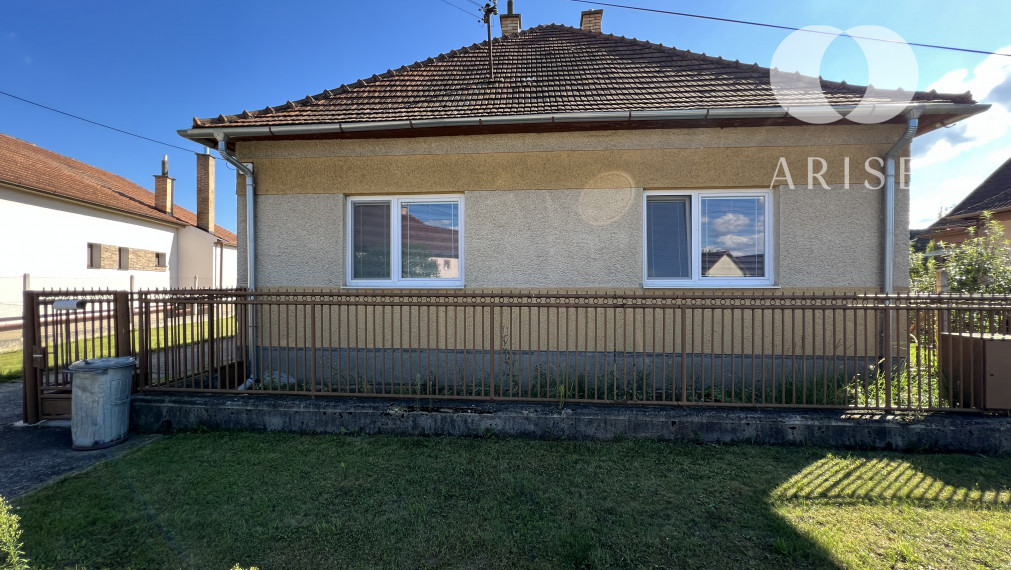 Na predaj 3 izbový rodinný dom v obci Nedanovce