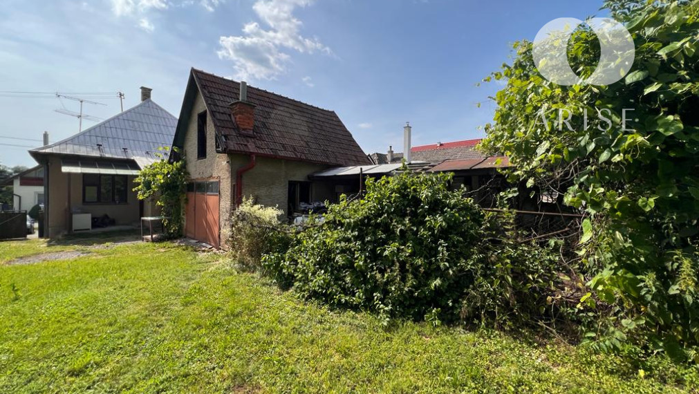 REZERVOVANÉ Predaj  rodinného domu v obci Skačany