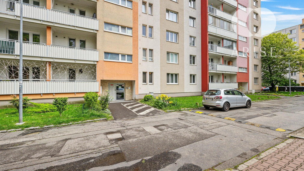 PREDANÉ! 1 izbový byt v Ružinove- Ostredky