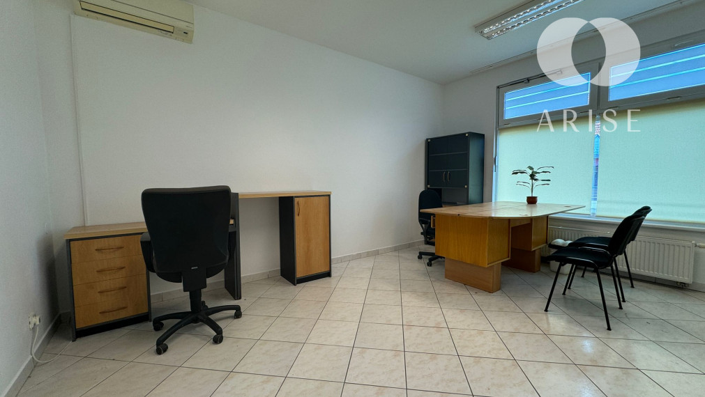 Prenájom komerčného priestoru v centre obci Oslany