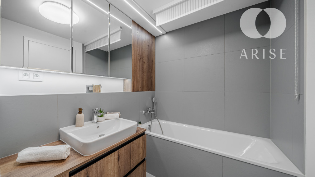 PREDANÉ! Moderný byt s veľkým šatníkom a balkónom