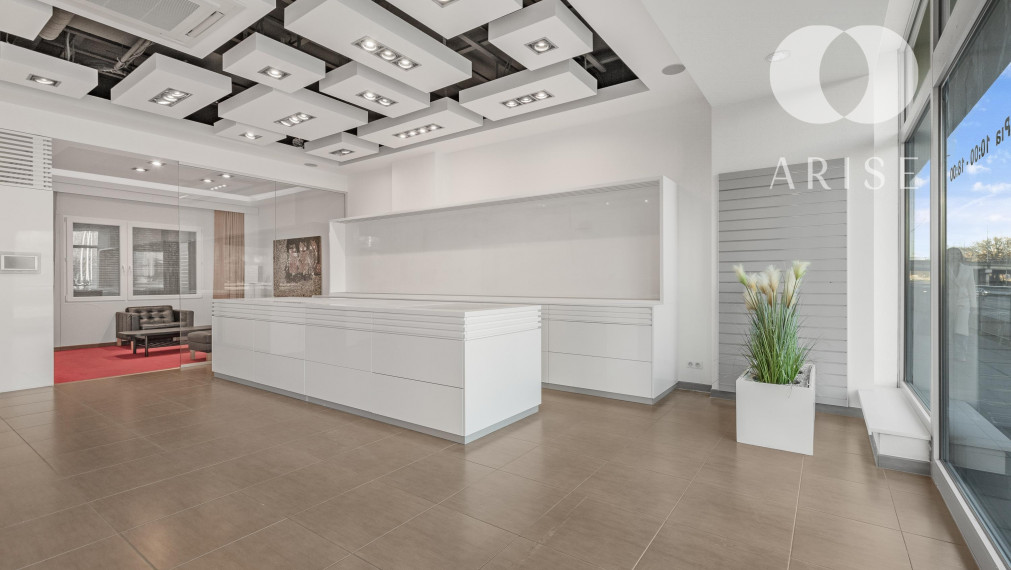 PRENAJATÉ! Obchodný priestor/ showroom na prenájom.