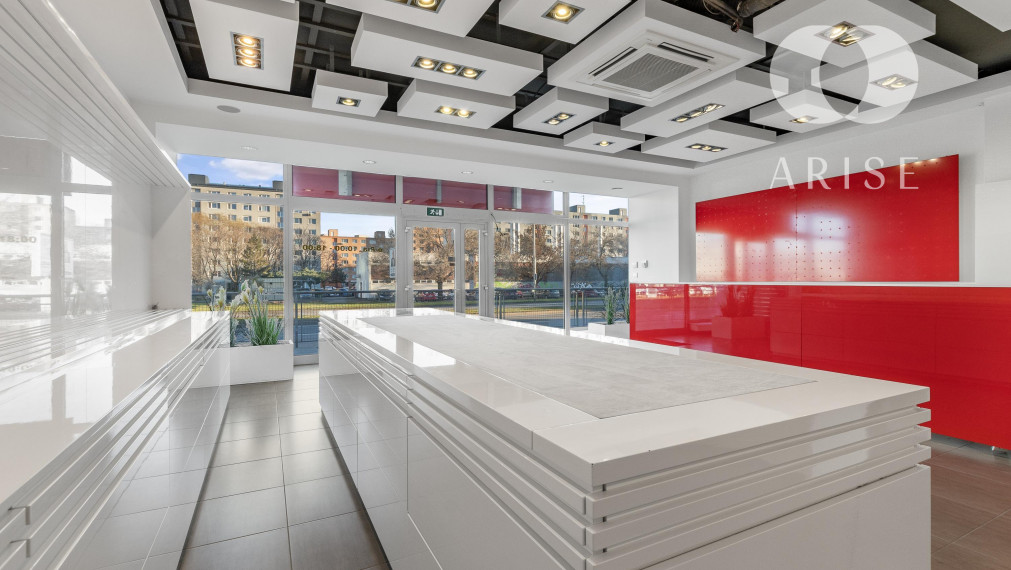 PRENAJATÉ! Obchodný priestor/ showroom na prenájom.