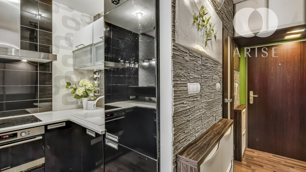 Ponúkame na prenájom 1 izbový byt. Voľný od decembra 2025