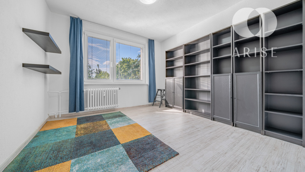 Na prenájom priestranný 3-izbový byt s balkónom v Ružinove – Exnárova ulica