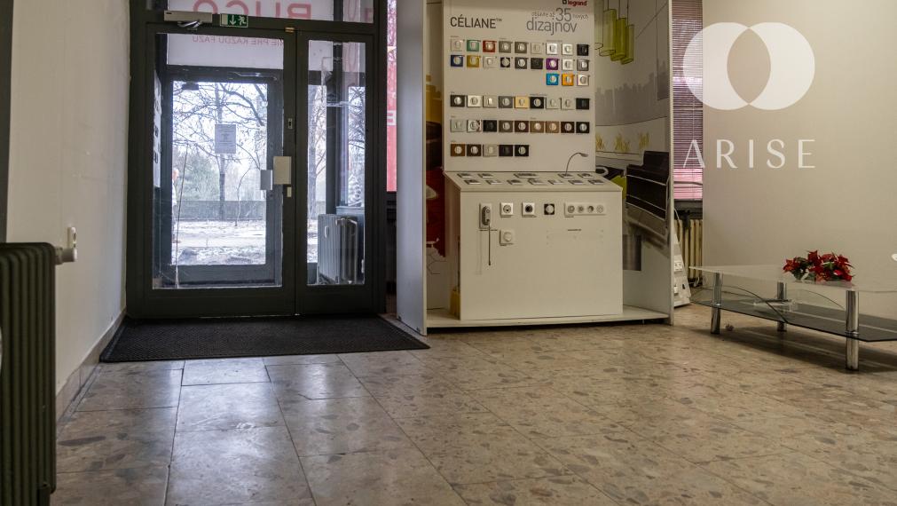 ARISE | Predaj obchodný a skladový priestor v Petržalke.
