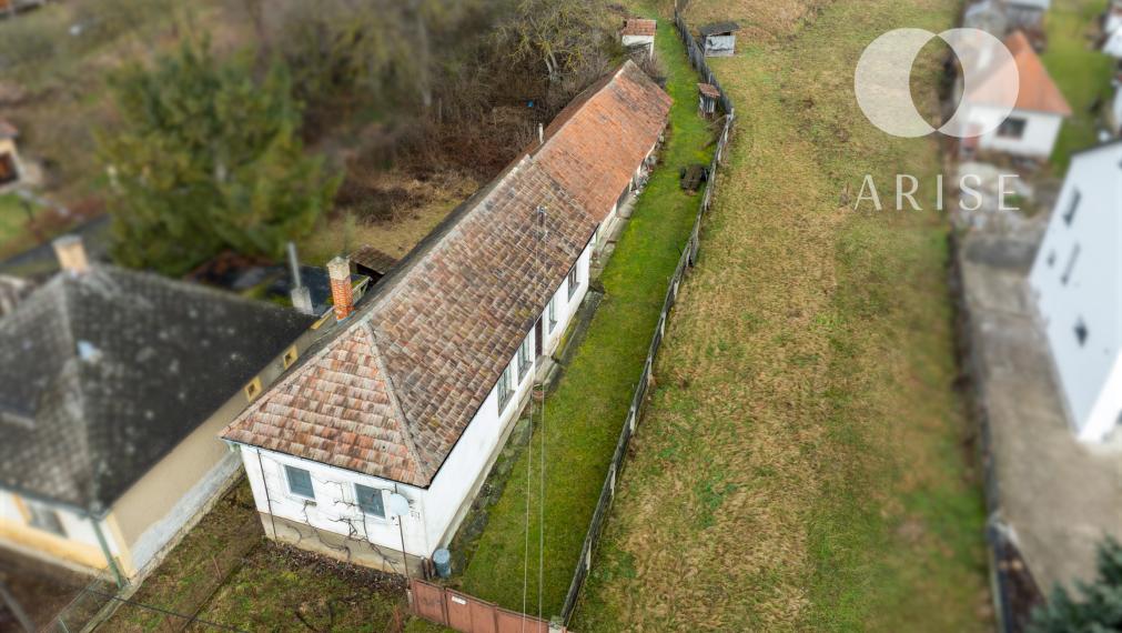 ARISE | Veľký pozemok s rodinným domom v obci Ješkova Ves