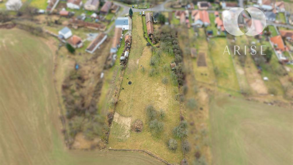 ARISE | Veľký pozemok s rodinným domom v obci Ješkova Ves