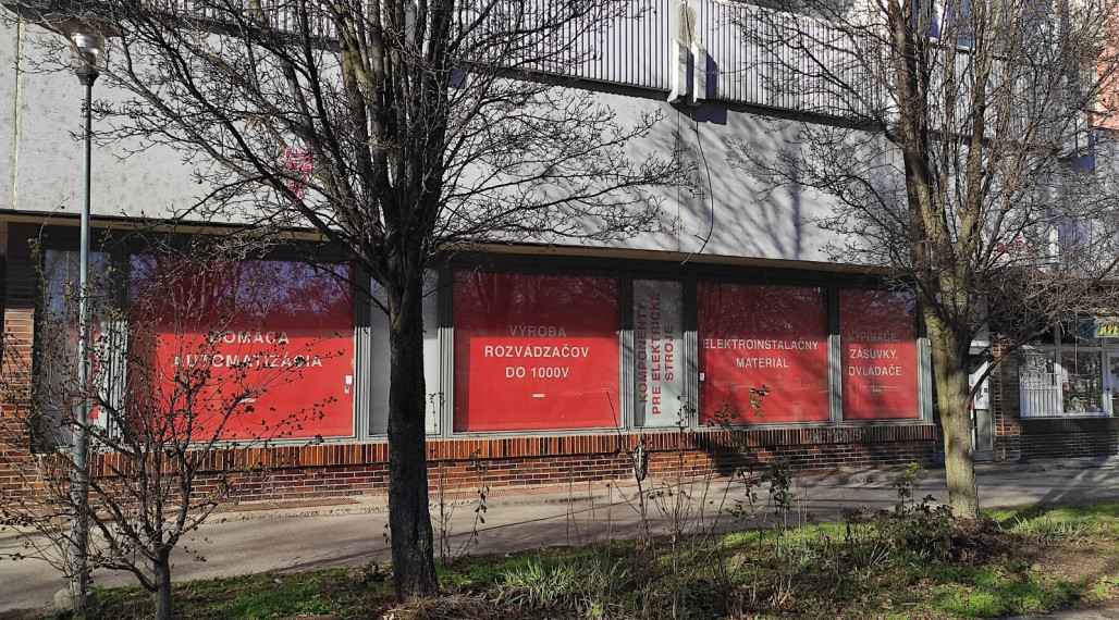 Obchodný a skladový priestor predaj /prenájom. Voľný ihneď!