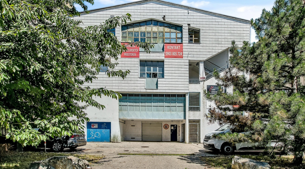 Predávame priestrannú garáž v obľúbenej lokalite Karlova Ves