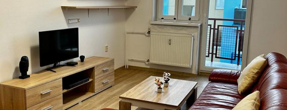 Slnečný 2-izbový byt orientovaný na 3 svetové strany s balkónom v Pezinku na prenájom