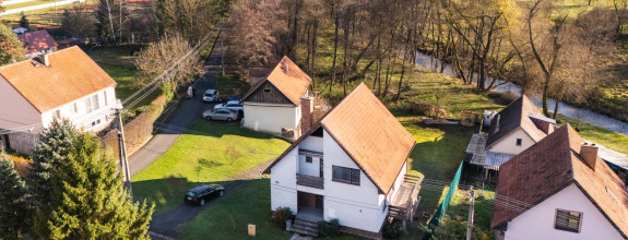 Priestranný rodinný dom s garážou – Hontianske Nemce